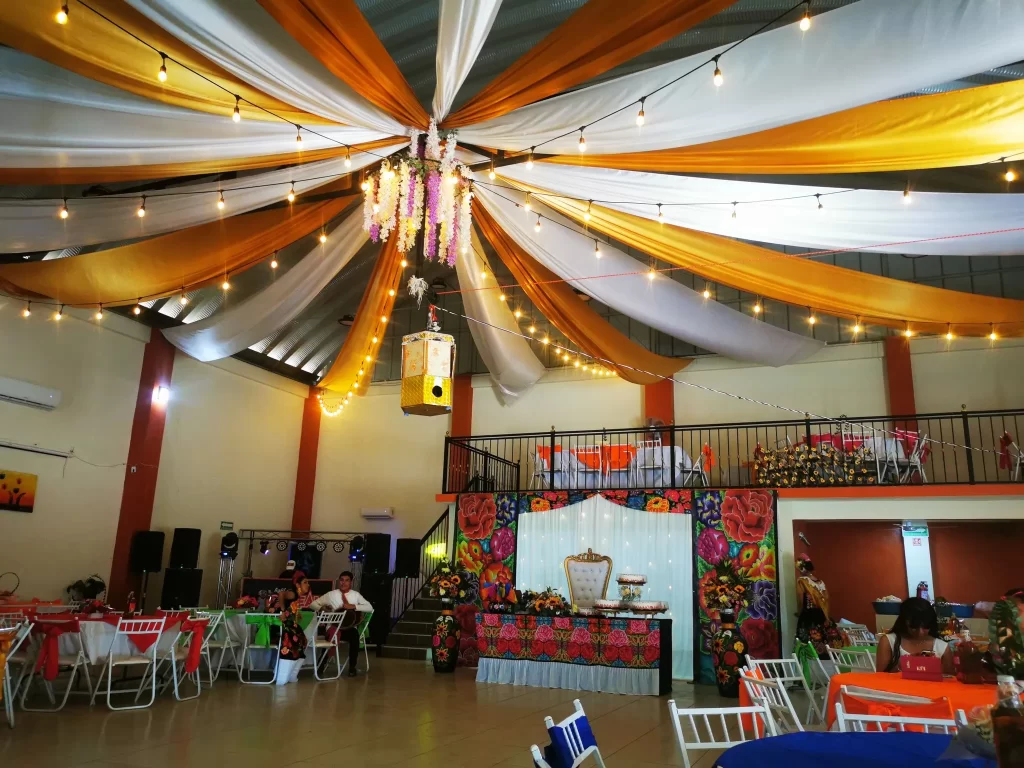 Vista general del Salón Arboledas decorado para un evento especial