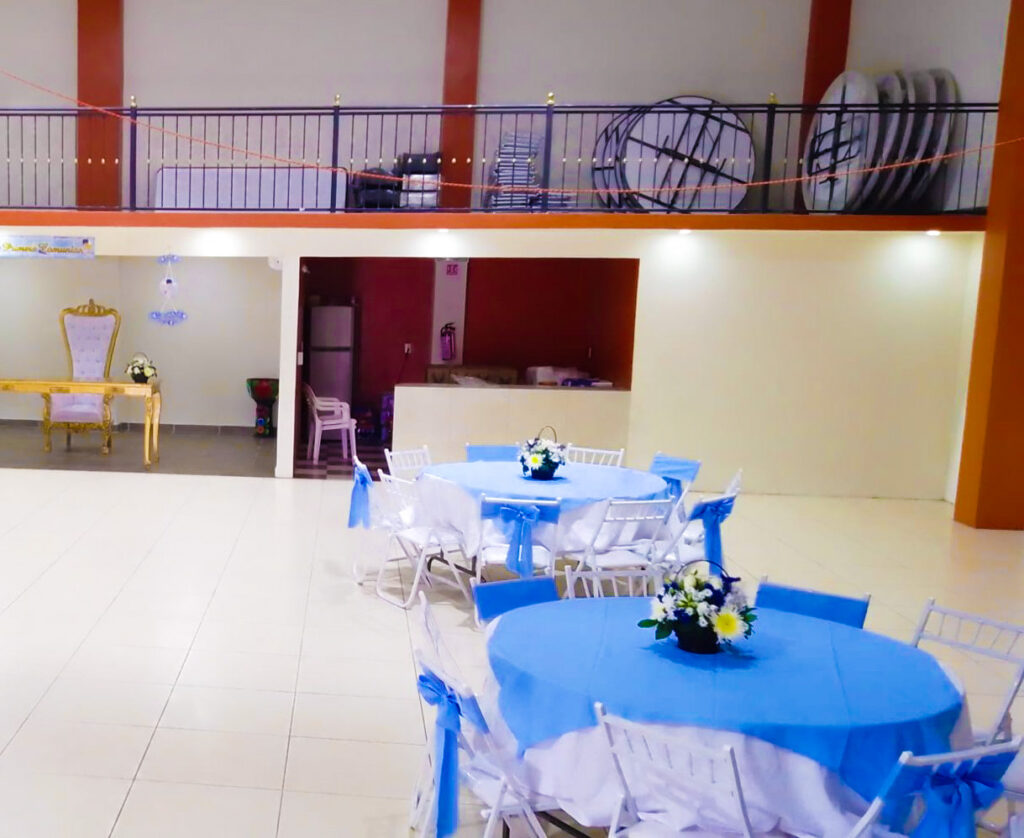cocina integral, dentro de salón de fiestas
