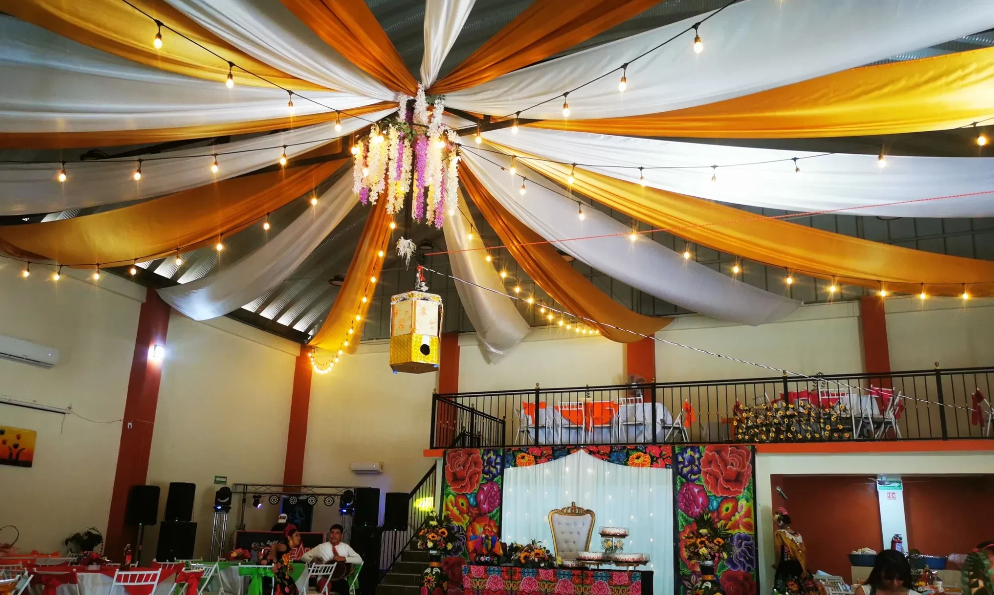 Vista general del Salón Arboledas decorado para un evento especial