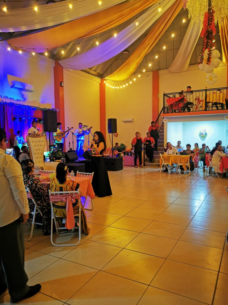 cantando en fiesta