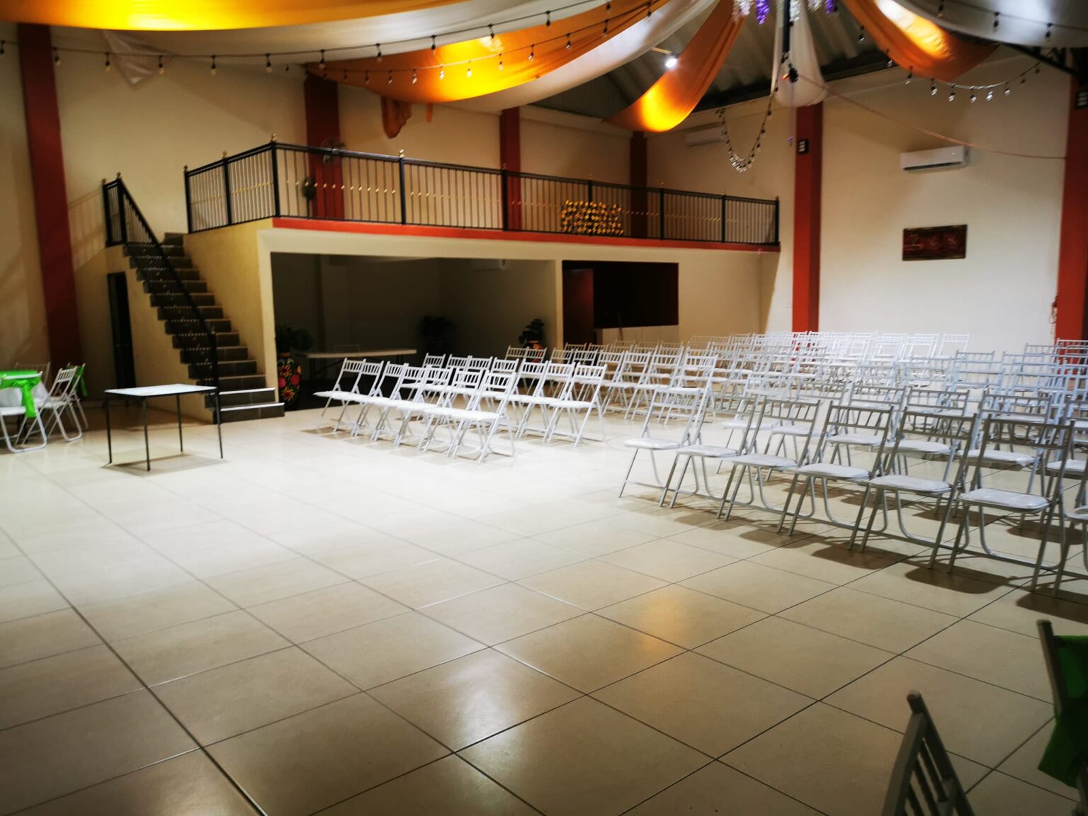 amplitud del salón arboledas