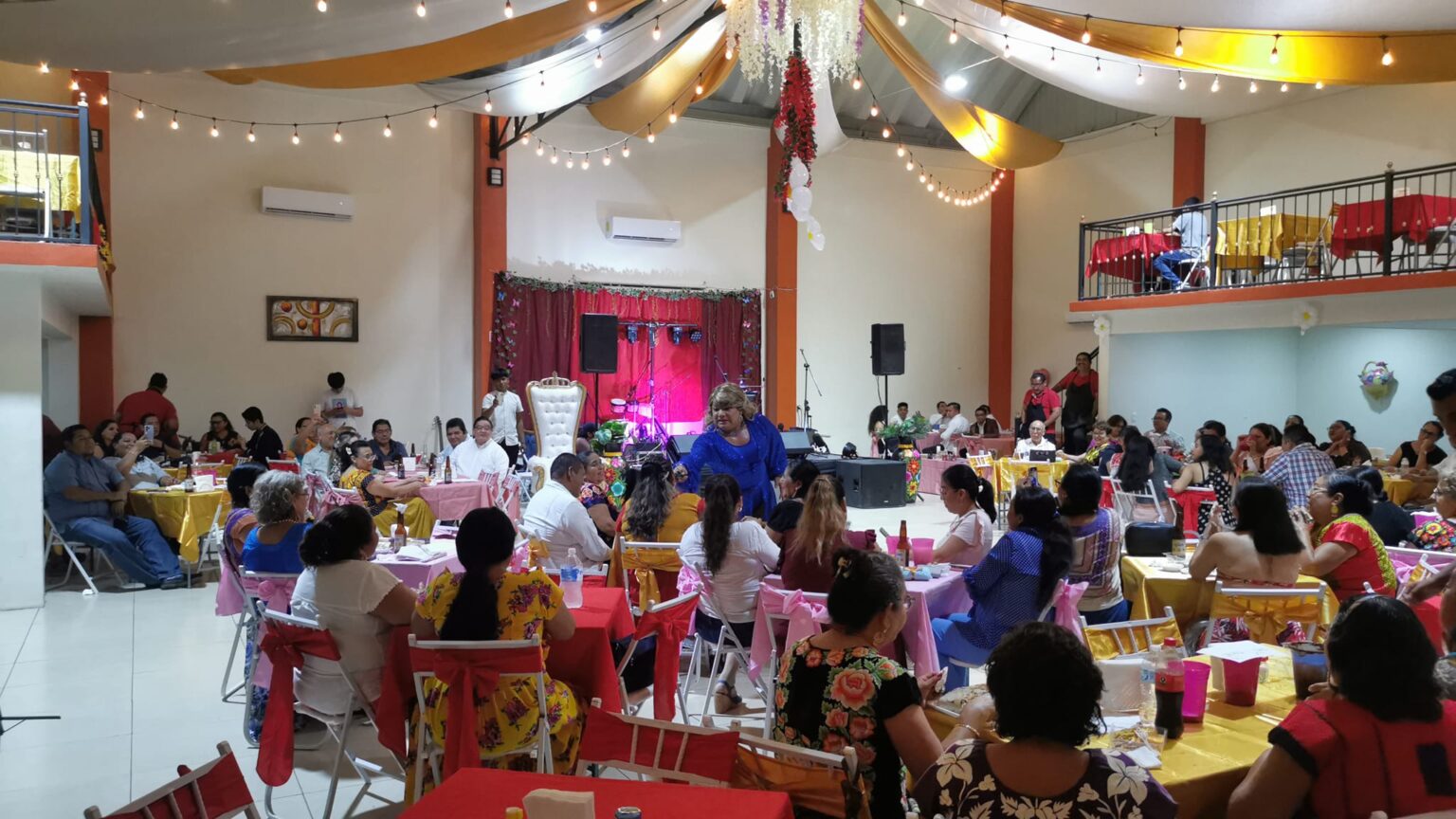 animadora en salón arboledas