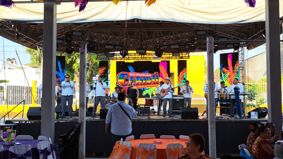 Grupo musical Caribú en vivo en evento en Juchitán Oaxaca