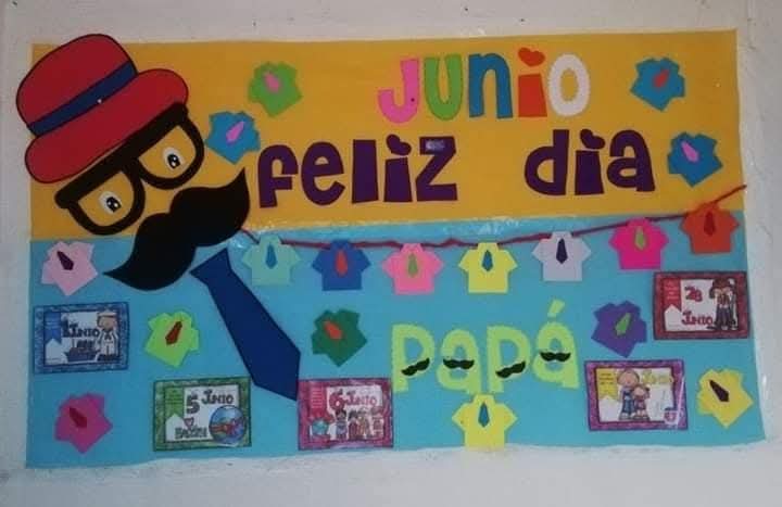 Cartel escolar con decoración de corbata, bigote, ropa miniatura y calendario de junio, con mensaje “Feliz día papá”.