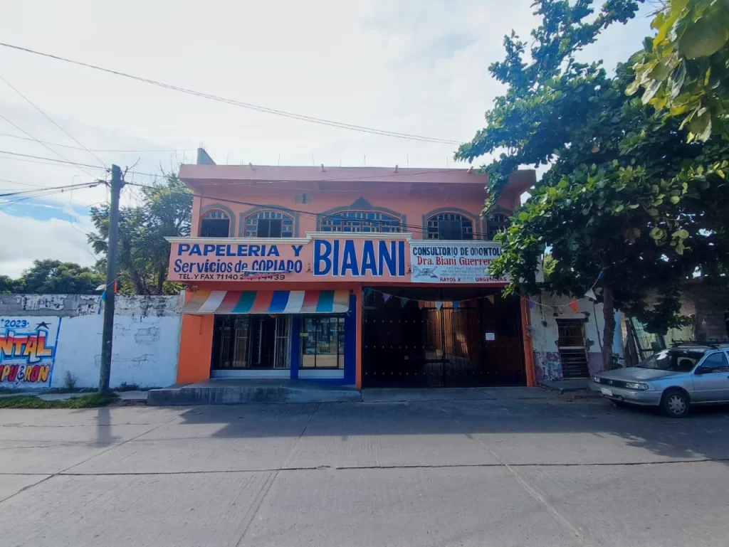 Fachada de Papelería Biaani en Juchitán, Oaxaca, con servicios de copiado y papelería general